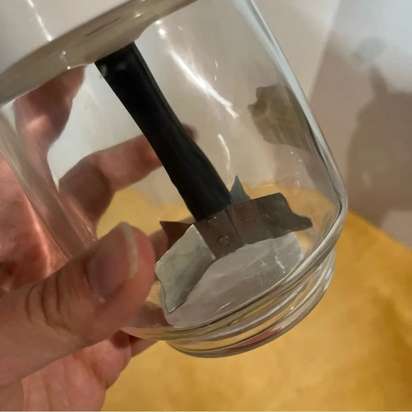 Vintage GEMCO Glass Nut Chopper with White Top & Stainless Steel Blades - Picture 6 of 9